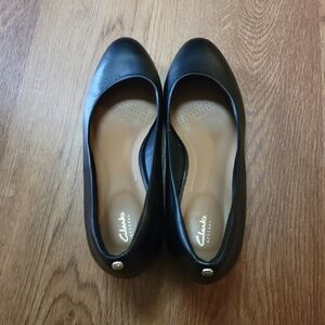 Clarks Women's Elegant Black Loafers Sz 9 1/2 M